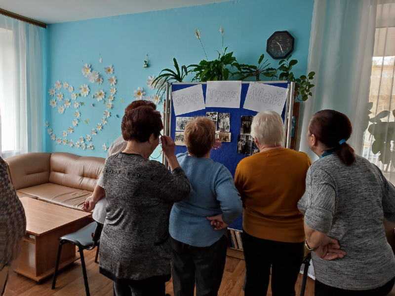 Занятие с психологом в ОДП по ретротерапии, посвященное праздникам 1 Мая и Пасхи.