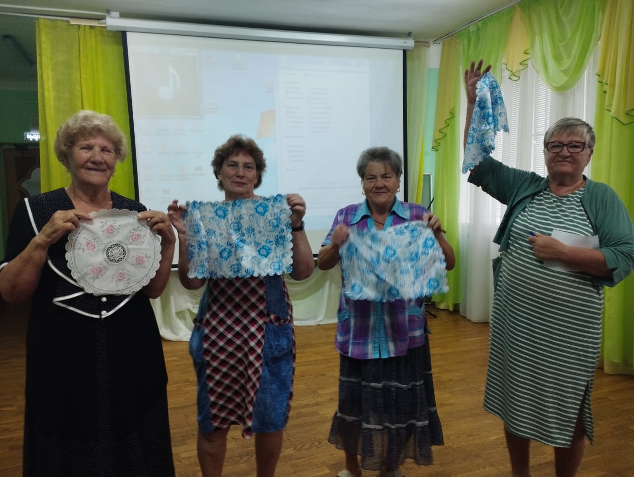 Отдыхающие отделения дневного пребывания сыграли в МУЗЫКАЛЬНОЕ ЛОТО!